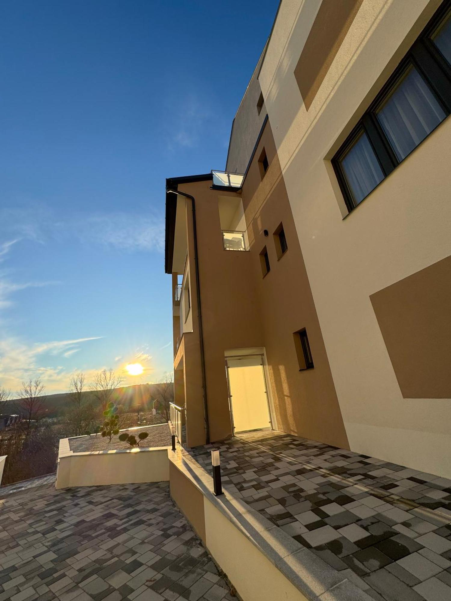 Salt Hill Premium Apartments Egerszalók Buitenkant foto