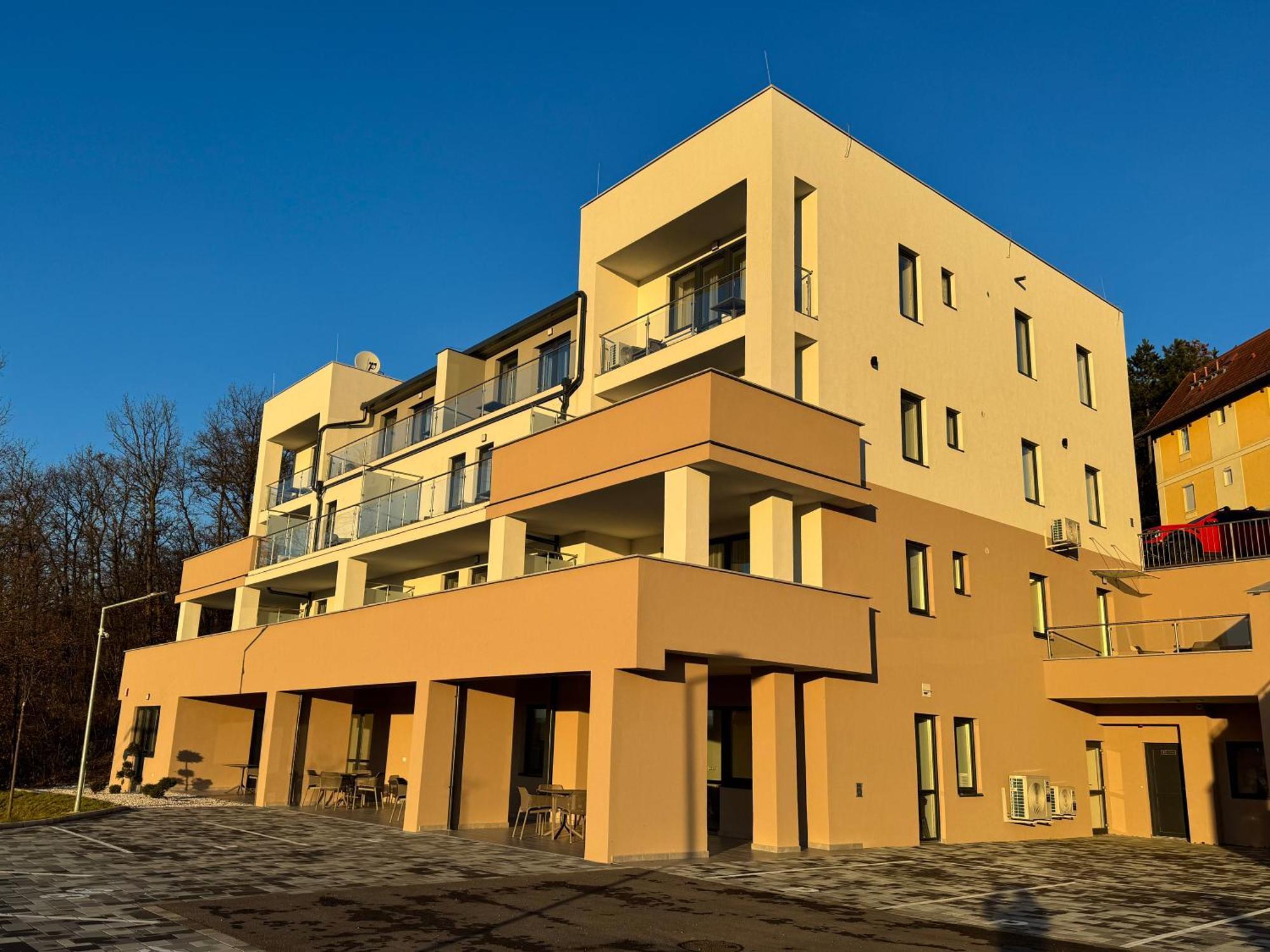 Salt Hill Premium Apartments Egerszalók Buitenkant foto